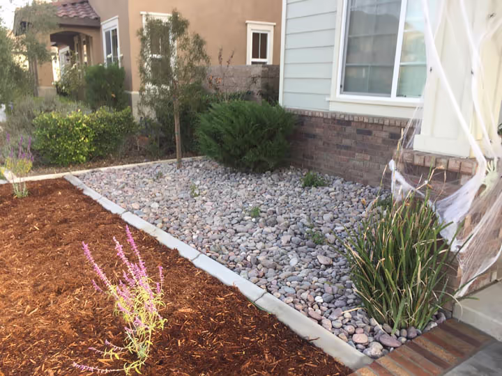 Residential Concrete Planters Flatwork Walkways — photo 9